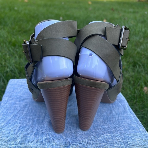 Rue 21 army green laser cut high heel sandals. Size L 8/9 - Picture 6 of 14